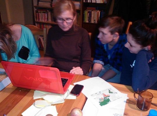 Nadkomsumpcja i marnowanie żywności-tematyka dyskusji z trenerką, Panią Małgosią