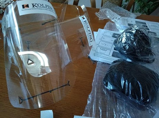 Przyłbice dla potrzebujących