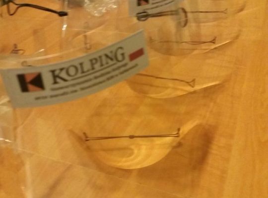 Przyłbice dla potrzebujących