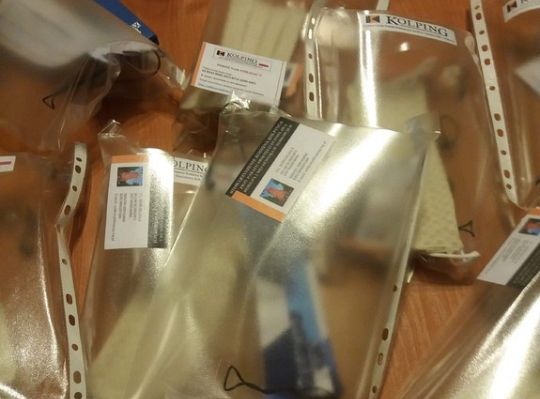 Przyłbice dla potrzebujących